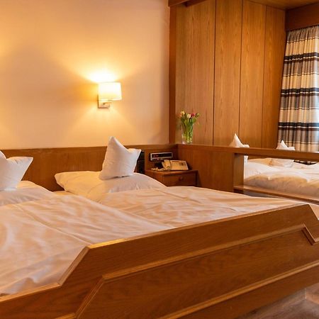 Landgasthof Hotel Hirsch Loßburg エクステリア 写真