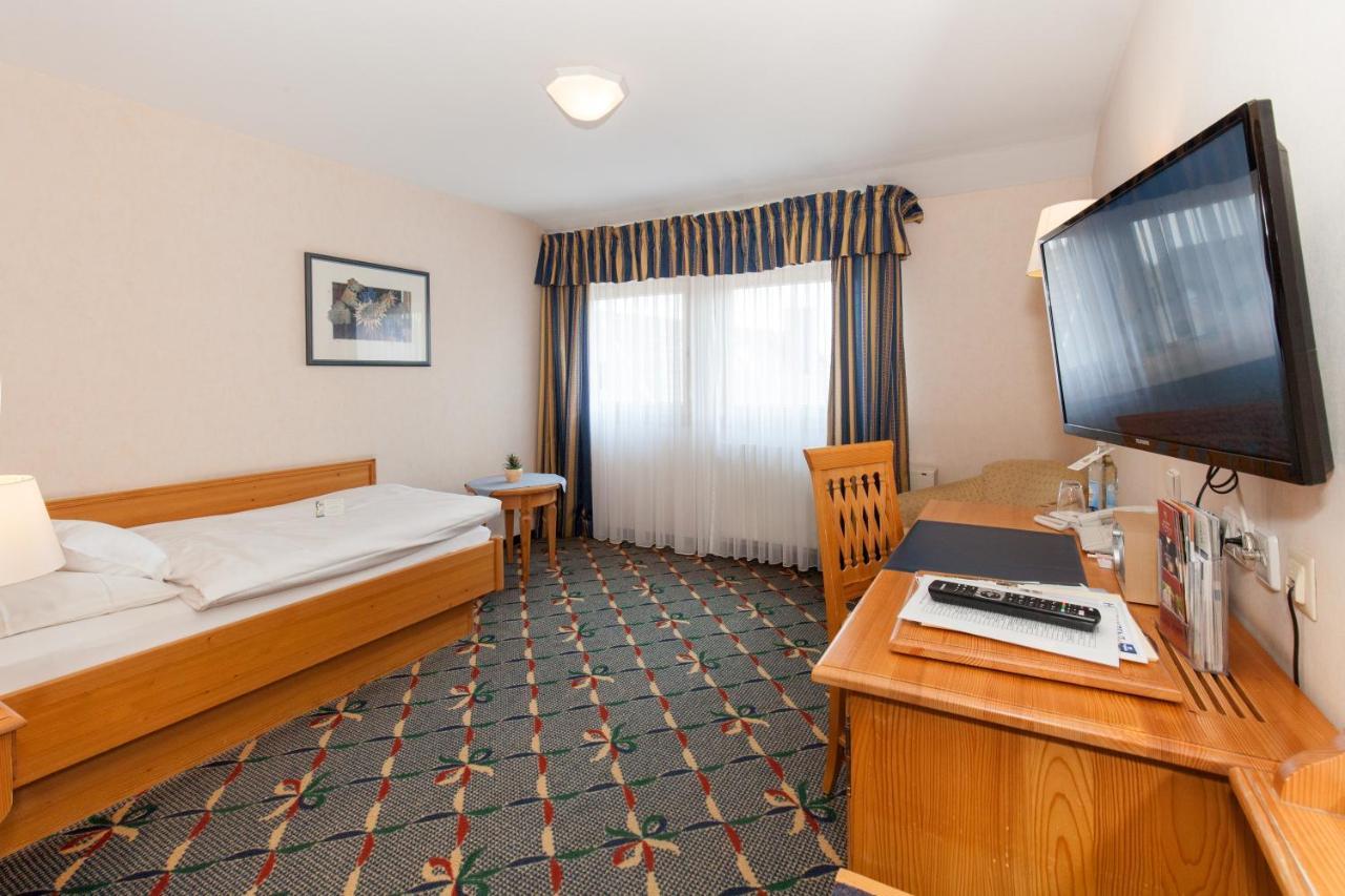 Landgasthof Hotel Hirsch Loßburg エクステリア 写真